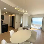 Modern Seafront Flat With Stunning Views Daire
