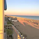 Modern Seafront Flat With Stunning Views Daire