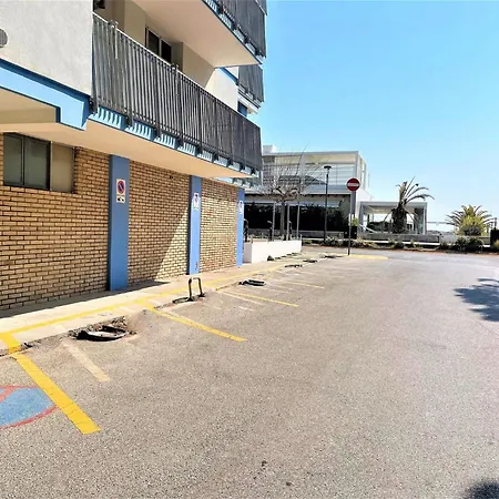 Modern Seafront Flat With Stunning Views