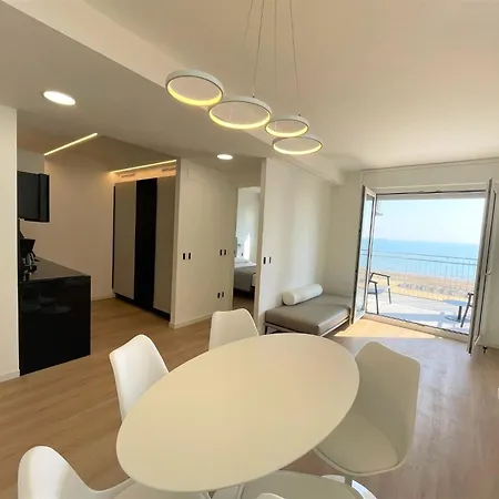 Modern Seafront Flat With Stunning Views Διαμέρισμα