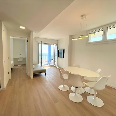 Modern Seafront Flat With Stunning Views Διαμέρισμα Μπιμπιόνε