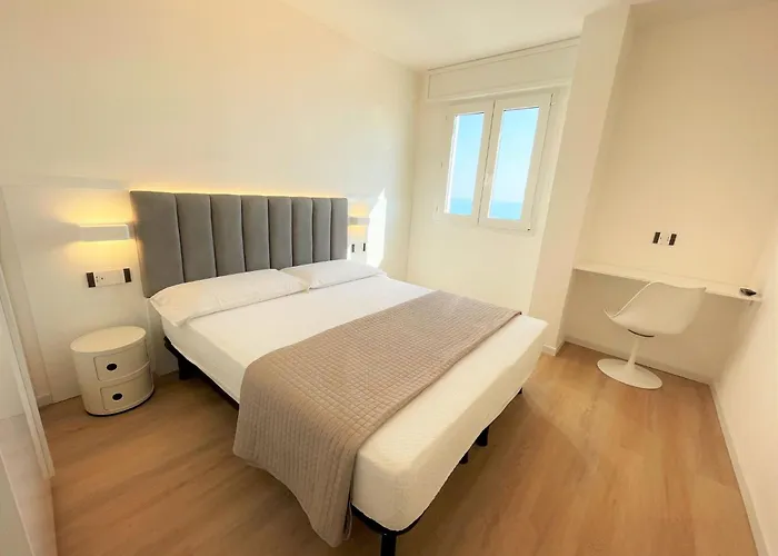 Modern Seafront Flat With Stunning Views *